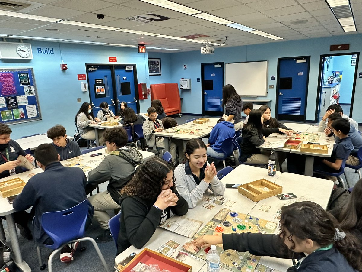 MrFrancosclass1's tweet photo. What better way to learn about the fall of Rome then to play it! @josemartimast https://t.co/tRAh1phUzP