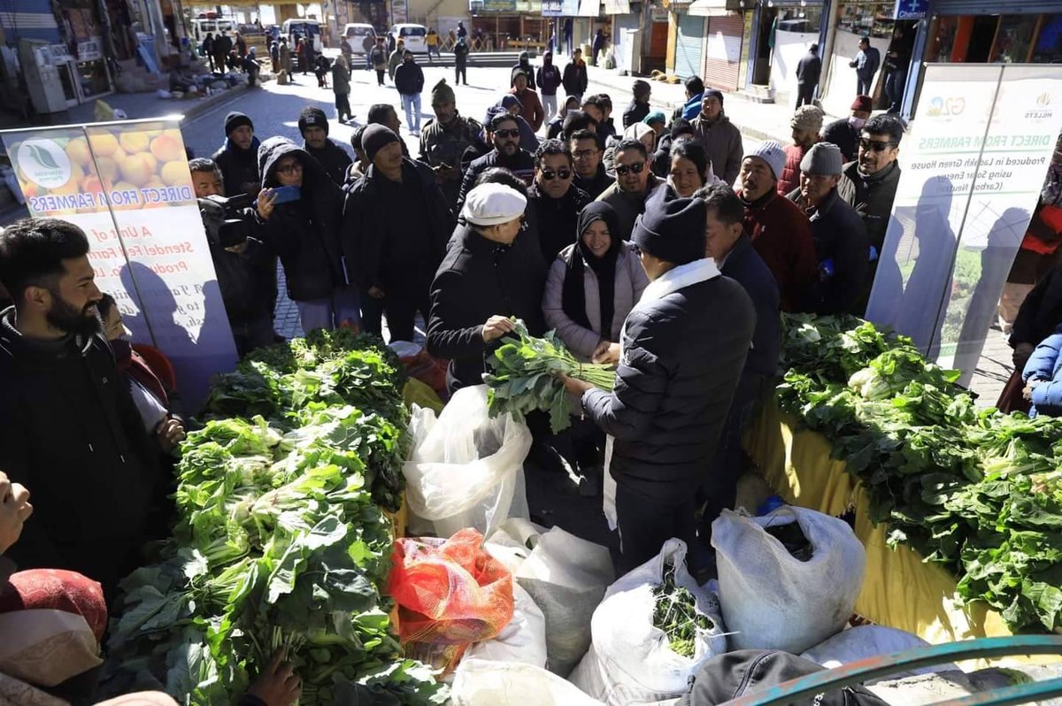 DC_Leh_Official's tweet photo. Sale of fresh vegetables produced in Ladakh Green Houses gets hug response from general public today.
Such sale will be encouraged on regular basis during winter season for convenience of public.
@DIPR_Leh @Ravinder_Dangi1 @LAHDC_LEH @AgriGoI https://t.co/G0dfxx9TFS