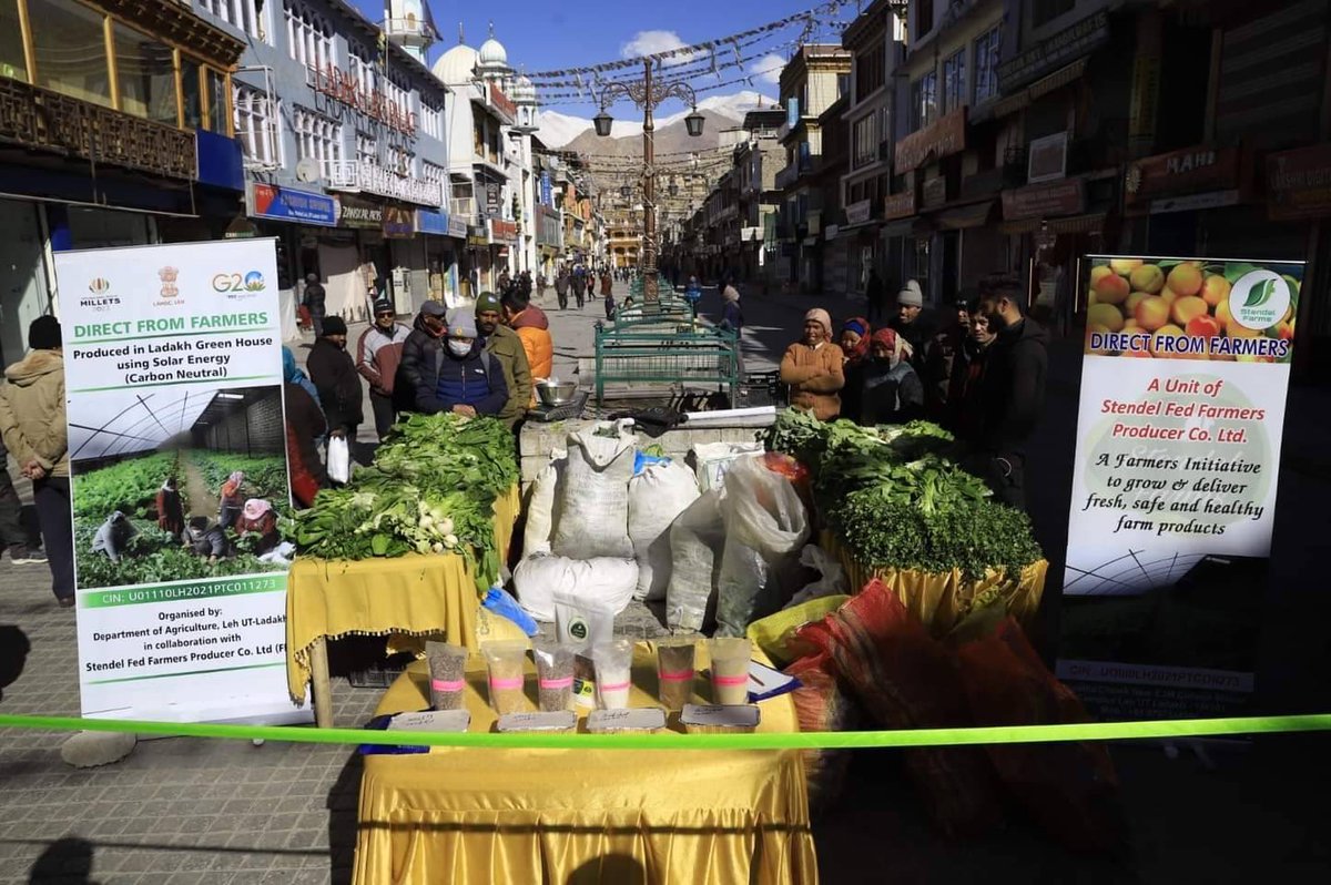DC_Leh_Official's tweet photo. Sale of fresh vegetables produced in Ladakh Green Houses gets hug response from general public today.
Such sale will be encouraged on regular basis during winter season for convenience of public.
@DIPR_Leh @Ravinder_Dangi1 @LAHDC_LEH @AgriGoI https://t.co/G0dfxx9TFS