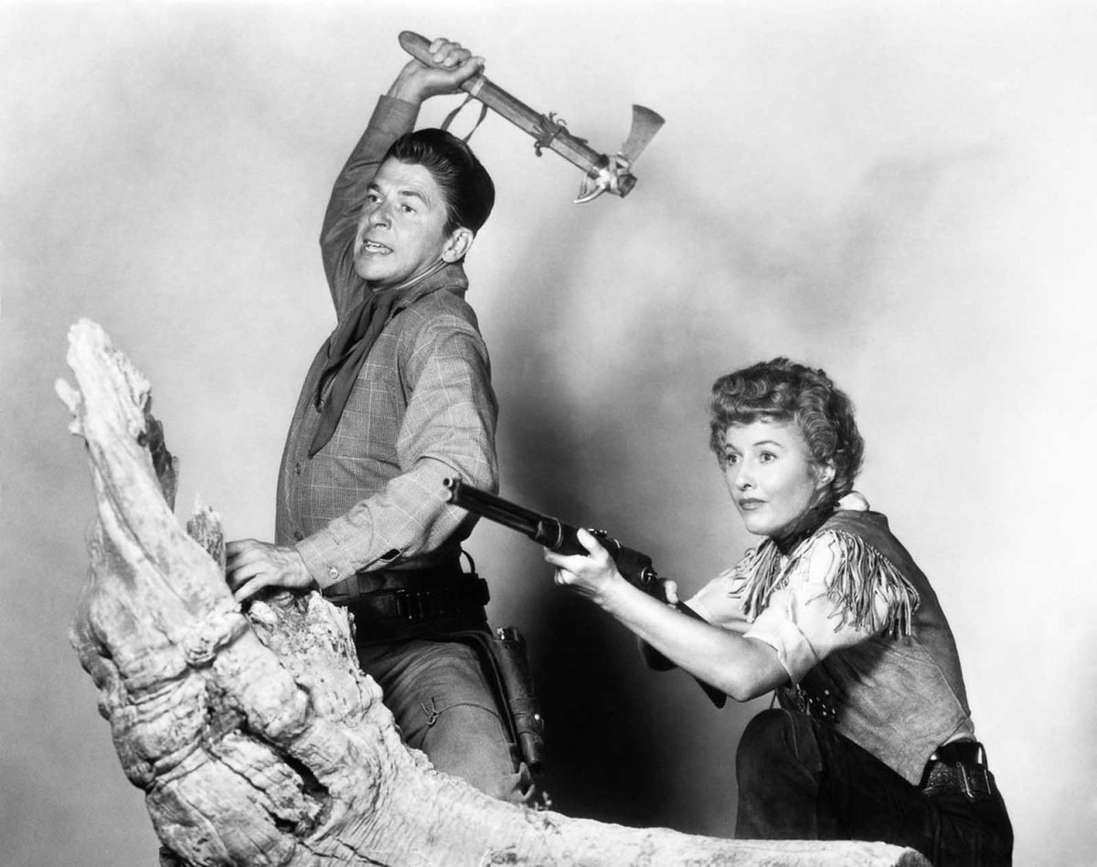 Some melodramatic publicity pix with Barbara Stanwyck & Ronald Reagan in CATTLE QUEEN OF MONTANA (1954) @BarbaraStanwyck #BarbaraStanwyck @RonaldReaganBio @ronaldreagansax @RonaldReagan360 @classicwesterns @westernmovies @westernfilmsets