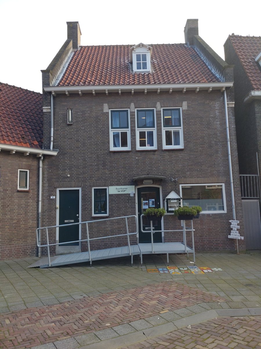 vonk_rene's tweet photo. Vandaag in de Buurtkamer van de wijk Vettenoordsepolder (VOP) geweest. Aangesloten bij het overleg van het kernteam. Verbinding gelegd met de aanwezige partijen. Mooie initiatieven gehoord.
#wijkbrandweer #Vlaardingen #advies #brandveiligheid #veiligleven #Brandweer #buurtkamer https://t.co/xx6c8upPt6