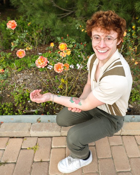 I found roses that match my tattoo! https://t.co/Be1lIRLZIf