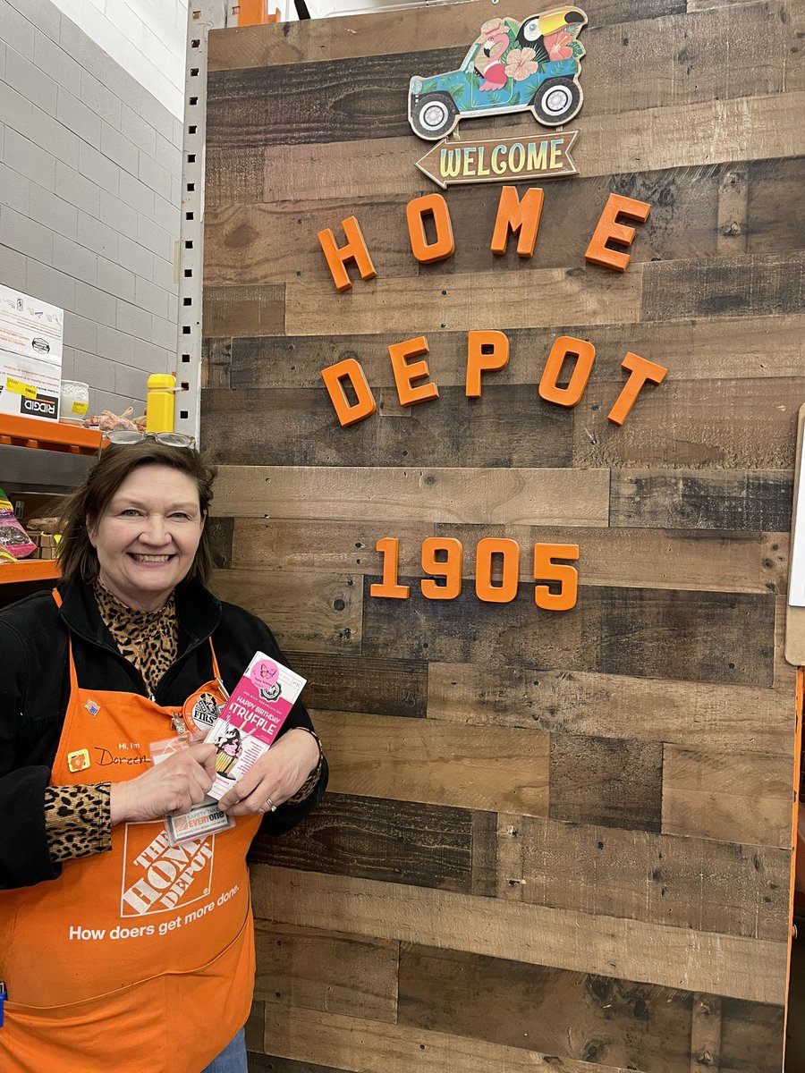 Celebrating Doreen’s birthday at 1905!! Happy birthday and we hope you have a fantastic year! Thank you for always taking care of our customers