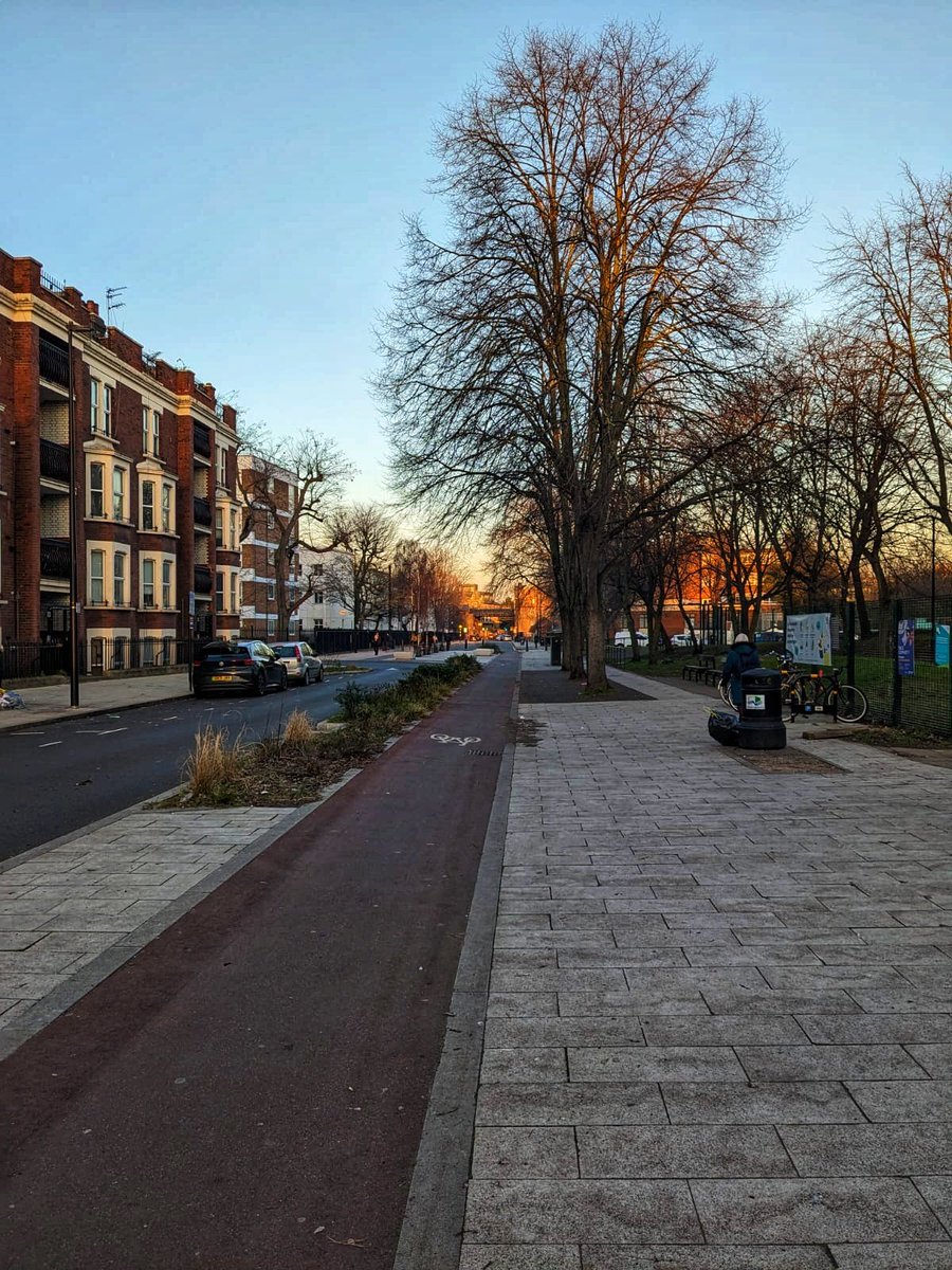 Choose 'Option 2' or it's bye bye quiet roads, pocket park and cycle track on Old Bethnal Green Road. 😟

talk.towerhamlets.gov.uk/LSBethnalGreen

Only a few days left on this - every consultation response counts.