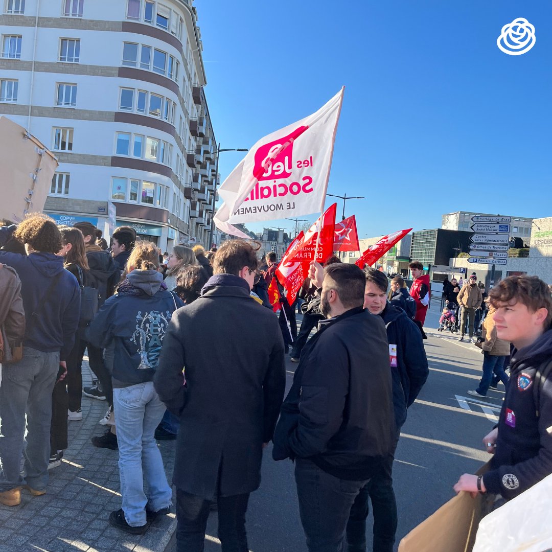 jeunessoc22's tweet photo. Les #JS22 en lutte encore une fois aujourd'hui pour défendre nos droits et montrer notre opposition à la retraite à 64 ans ! https://t.co/X3dgBtg4nN