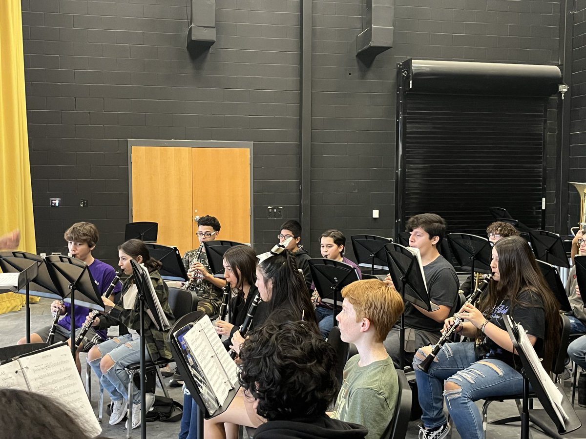 AJBtoroband's tweet photo. Band presentation! Demonstrating the different woodwind instruments available - flute, clarinet, and sax

#FineArtsforAll #ElectivesPresentation #FutureToros #MatadorFamily https://t.co/mY4kuckxRl