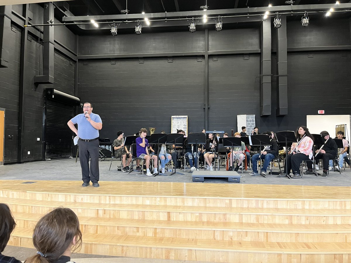 AJBtoroband's tweet photo. Band presentation! Demonstrating the different woodwind instruments available - flute, clarinet, and sax

#FineArtsforAll #ElectivesPresentation #FutureToros #MatadorFamily https://t.co/mY4kuckxRl