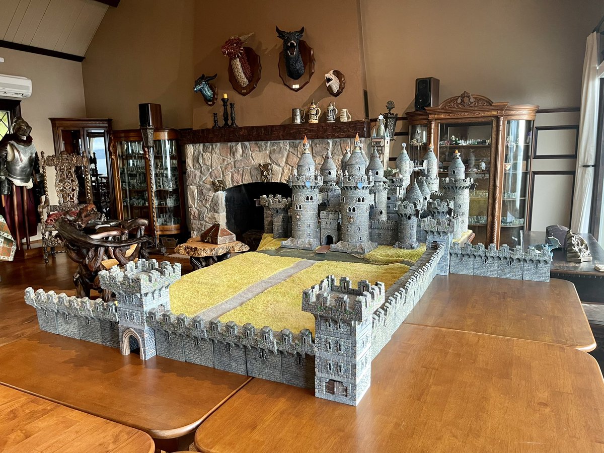 stefandwarven's tweet photo. And after the Orcs paid their tributes and the truce held fast, the King decided to build another curtain wall ๐ #dwarvenforge #castles #medievalcastles #miniaturecastles #modularcastles #castledesign https://t.co/3l2phG7t6p