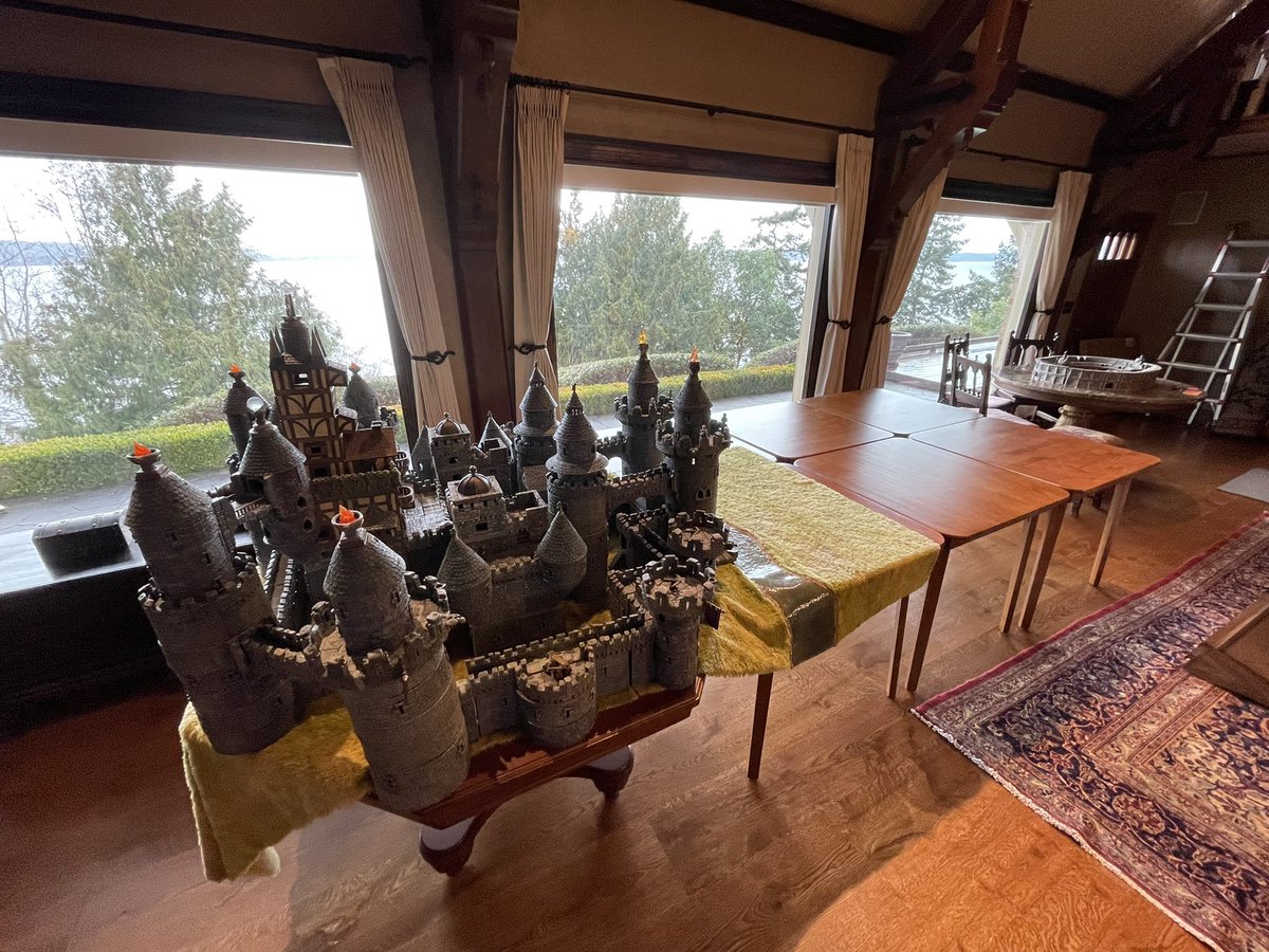 stefandwarven's tweet photo. And after the Orcs paid their tributes and the truce held fast, the King decided to build another curtain wall ๐ #dwarvenforge #castles #medievalcastles #miniaturecastles #modularcastles #castledesign https://t.co/3l2phG7t6p