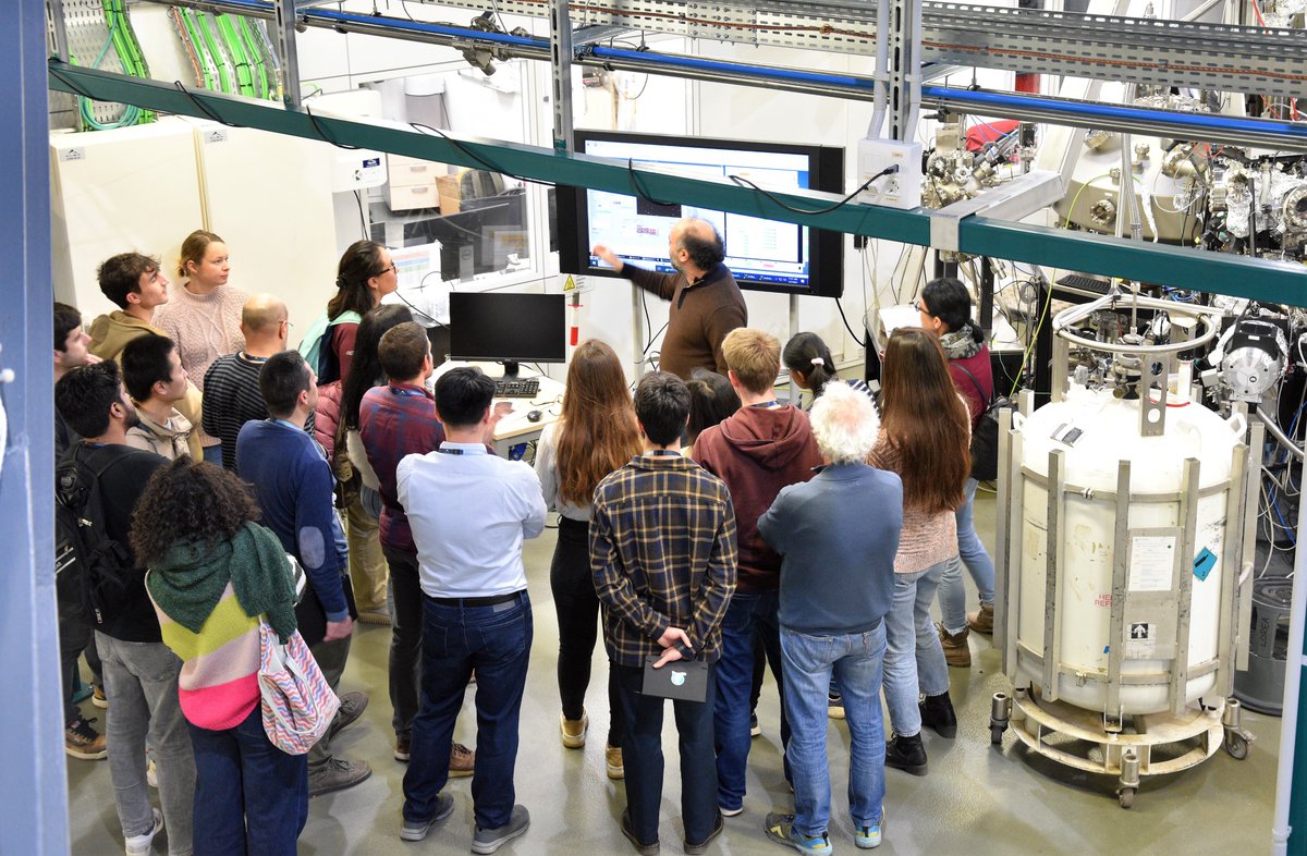 @ALBAsynchrotron @gherranz2 This morning, the #ARPES2023 participants have done a visit to the #LOREAS beamline at @ALBAsynchrotron with Massimo Tallarida. Great to see real examples and to measure samples live!