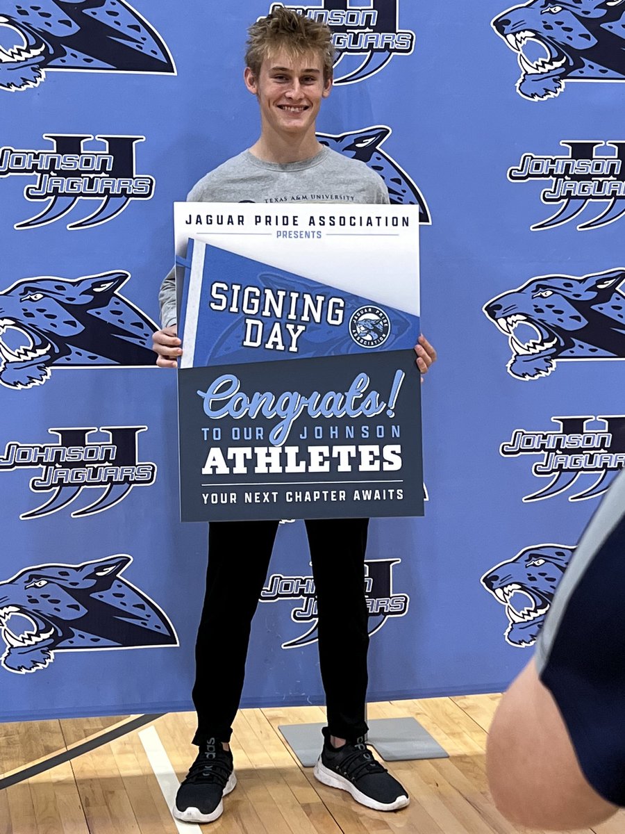 LisaGABelle1's tweet image. #HarrisonStone44 Signed his commitment letter to play football for @Lions_FB Beyond proud and excited for our young man. @CoachTPMiller @coach_jackwelch @cdole13 @NickGatto @CoachGainesRec @JPApride @NeisdAthletics @CTJohnsonHigh #LionsAllRise