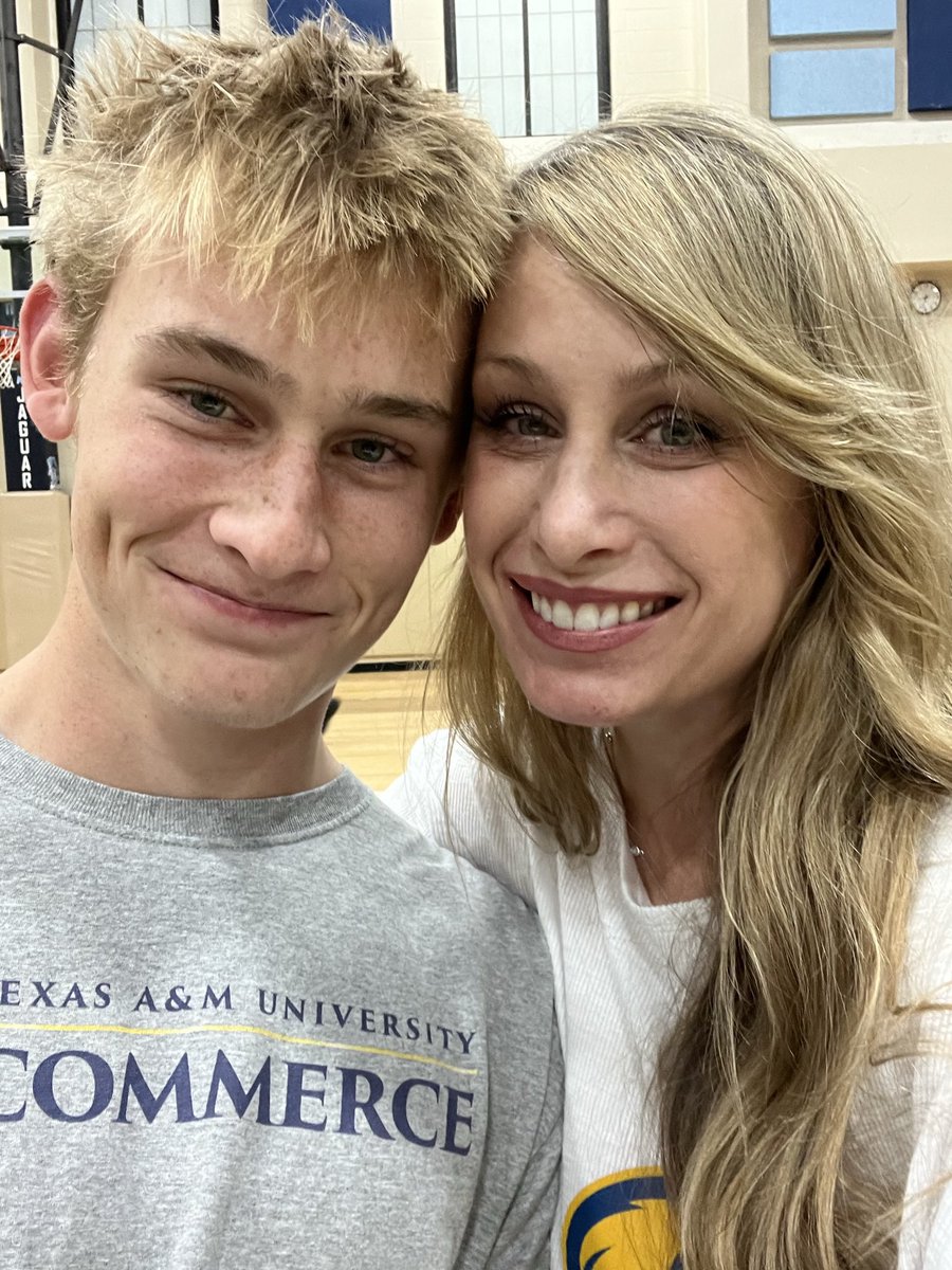 LisaGABelle1's tweet image. #HarrisonStone44 Signed his commitment letter to play football for @Lions_FB Beyond proud and excited for our young man. @CoachTPMiller @coach_jackwelch @cdole13 @NickGatto @CoachGainesRec @JPApride @NeisdAthletics @CTJohnsonHigh #LionsAllRise