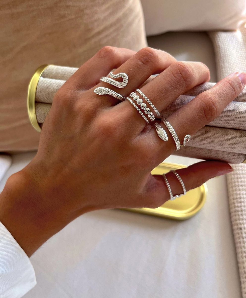 soltajtelbaum's tweet photo. Buenas! Paso a contarles que tengo un emprendimiento de accesorios de acero quirúrgico, acero blanco y Plata 925🤍 
Mi instagram es flicka_acc, los invito a pasar a chusmear y me ayudarían mucho compartiendo para que la gente me conozca🫶🏽 https://t.co/09xy1htXhS