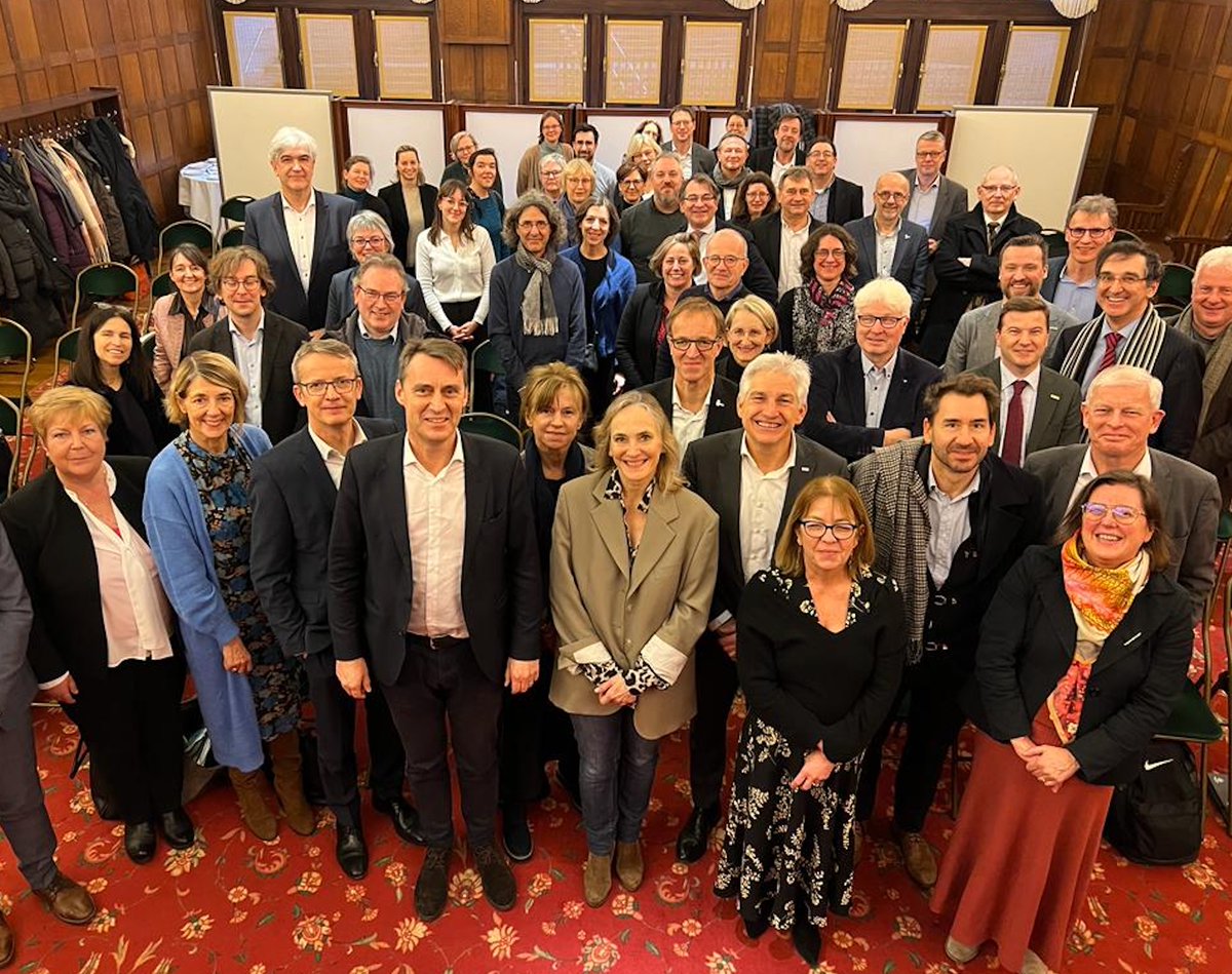 Meeting today of the rectors and vice-rectors of all 11 universities in Belgium, representing 300.000+ students. Fruitful exchanges and discussions across the linguistic border! <a href="/VLIRnws/">VLIR</a> #CRef!