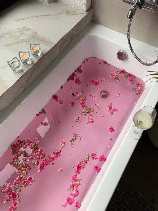 1 pic. bathing with fresh flowers https://t.co/dgHq0sb1Qr