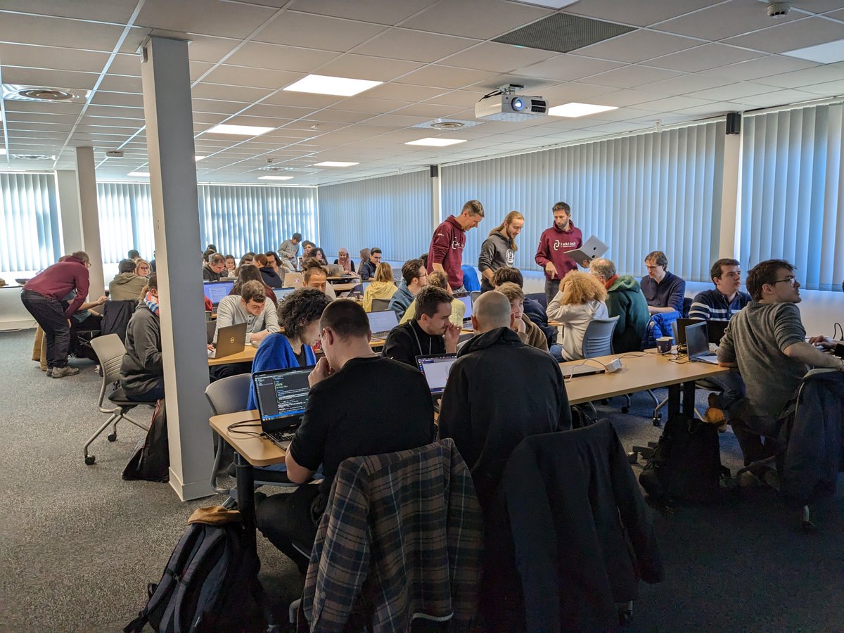 Inria_Lille's tweet image. #viedecentre | Code Game
Ce matin, 50 participants se sont prêtés au jeu du #codecontest 👉Le challenge : proposer le code de l'ascenseur d'un immeuble de 5 étages 🛗
Au programme : logique, échanges, code et...pizzas 🍕
Merci à tou(te)s & félicitations aux équipes gagnantes🏅