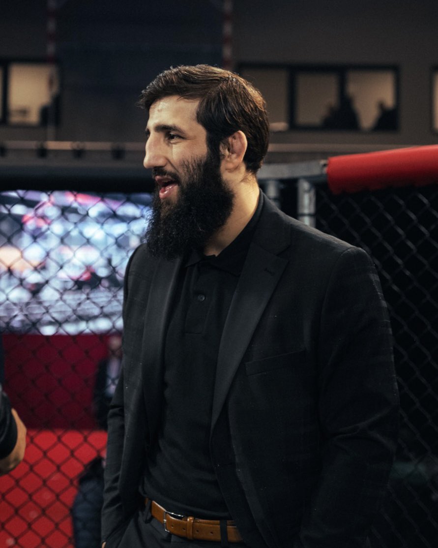 aec_mma's tweet photo. 𝐌𝐞𝐧 𝐢𝐧 𝐭𝐡𝐞 𝐜𝐨𝐫𝐧𝐞𝐫 #AEF2 ⛓
Which coach would you pick for your MMA debuts ? 🤔
📸 : @AntoinePerche https://t.co/ixMMLyRyFi