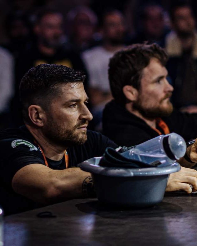 aec_mma's tweet photo. 𝐌𝐞𝐧 𝐢𝐧 𝐭𝐡𝐞 𝐜𝐨𝐫𝐧𝐞𝐫 #AEF2 ⛓
Which coach would you pick for your MMA debuts ? 🤔
📸 : @AntoinePerche https://t.co/ixMMLyRyFi