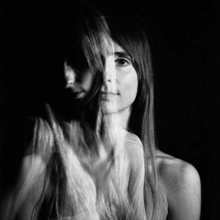 Superposée
PH/ @philippine_dejoussineau 

#portrait #noiretblanc #bw #natural #beauty #body #art instagr.am/p/CoXfbiQtxI6/