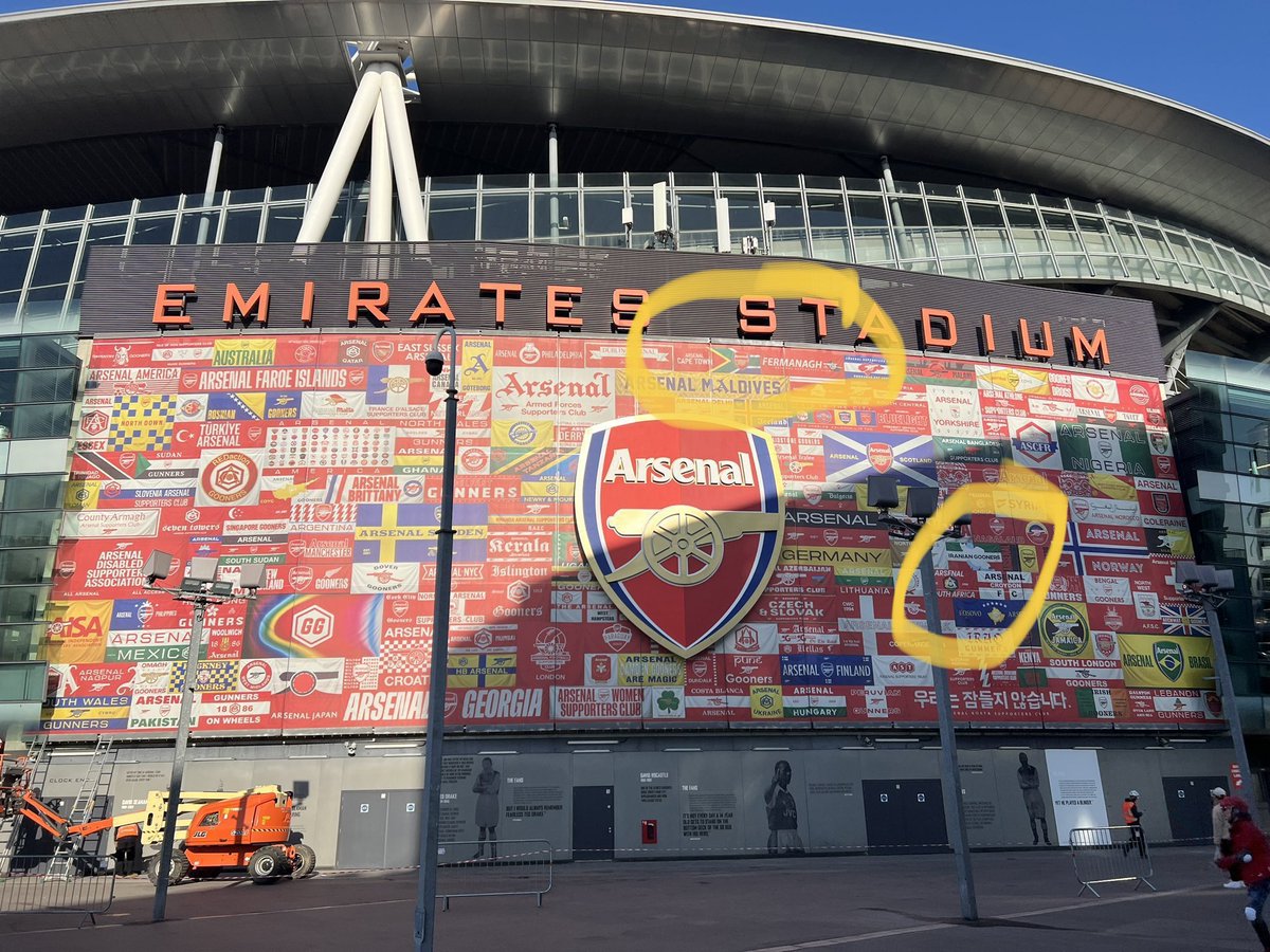 South African government wanted to Sponsor T*ttenham for R1bn - yet Arsenal today put the South African flag and the country’s name on the Emirates Stadium for free - nada. Only one club in North London to be honest! <a href="/OUTASA/">OUTA</a> <a href="/Netwerk24/">Netwerk24</a> <a href="/dailymaverick/">Daily Maverick</a> #COYG #FOYS