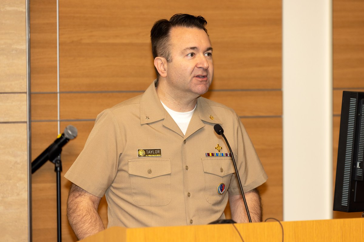 Public Health Service Rear Adm. Brandon Taylor welcomes members of the Tri-Service Toxicology Consortium, a group of leading toxicology experts with a mission to communicate, coordinate and optimize toxicology services within @DeptofDefense . army.mil/article/263791