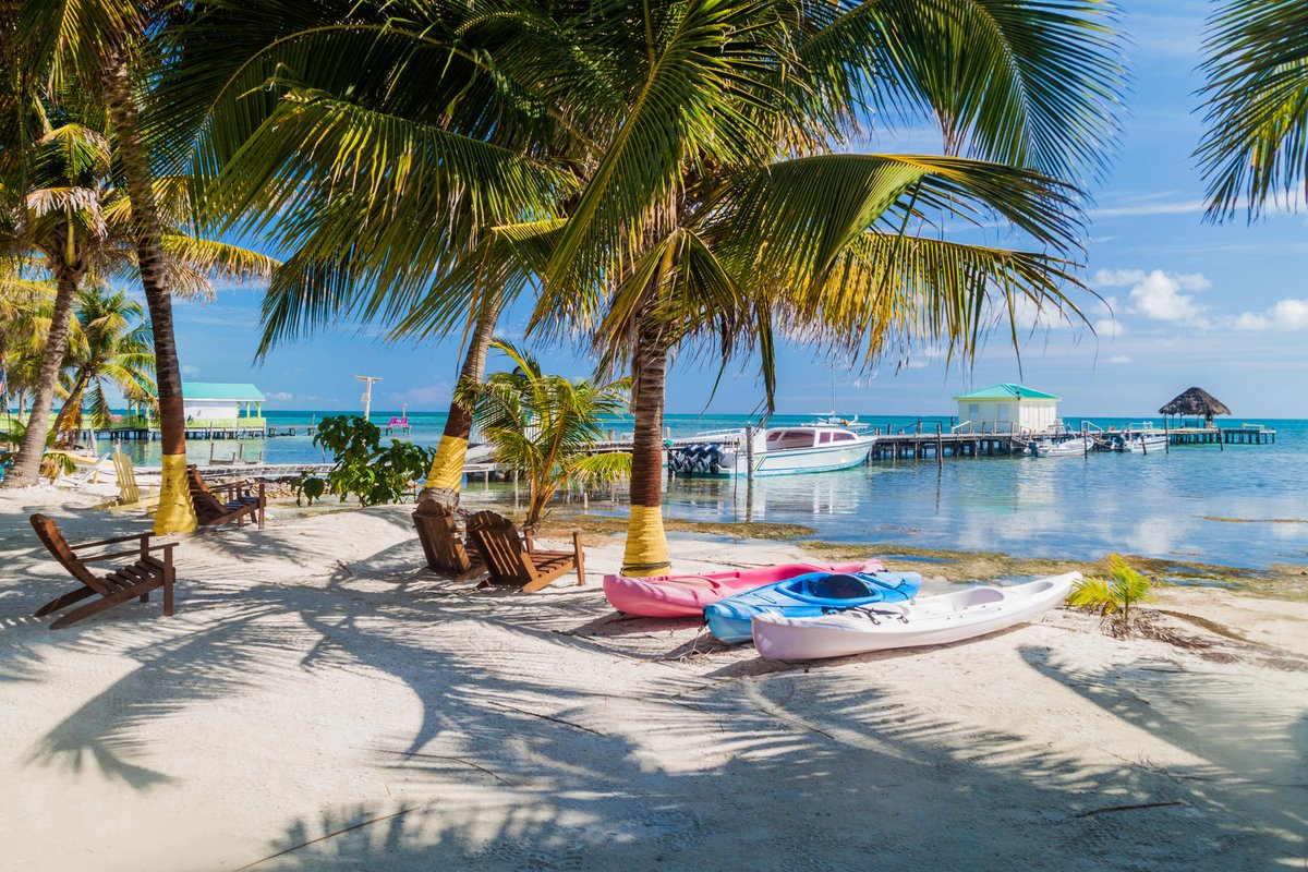 Expedia's tweet photo. 📍Belize. That's all. https://t.co/hJvMtEUoV4