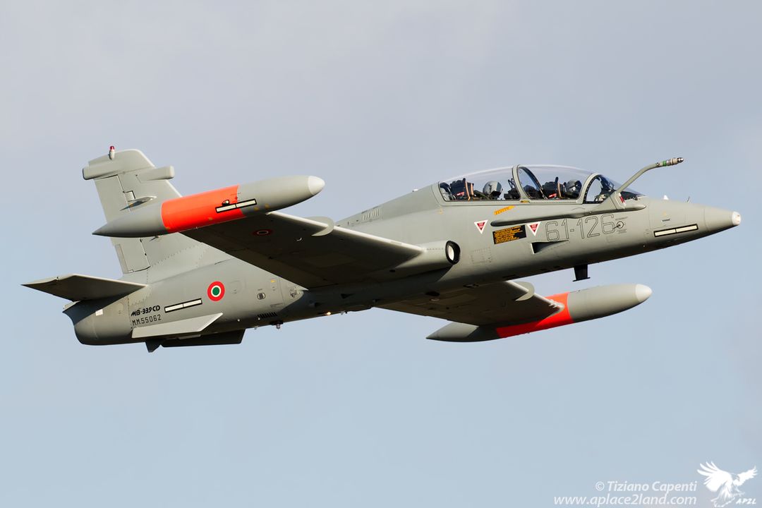 aplace2land's tweet photo. Take off from RWY17.
Mb-339CD MM55062 61-126
LILN 18 Jan 2023
#mb339cd #aermacchi #aermacchimb339 #213gruppovolo #61stormo #addestramento #latuasquadrachevola #aereimilitari #flyingschool #jetpilot #latuasquadrachevola #aeronauticamilitare #venegono #abovetheclouds #mb339 # https://t.co/nbinZFNjWJ