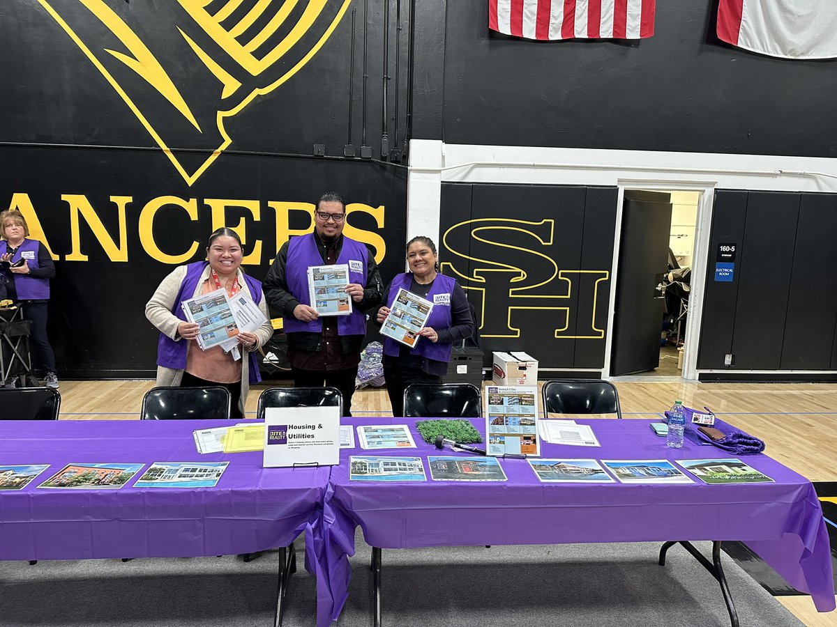L_GonzalezAP's tweet photo. So excited for our @fullertonhigh #AVID students to experience #Schoolsfirst #BiteofReality 🏡 You can find me volunteering at the Housing &amp; Utilities station. @fjuhsd @FJUHSD_EdServ Thank you @sunnyhillshs for hosting this amazing learning experience. @Principal_Rubio https://t.co/NRpq0VvOsu