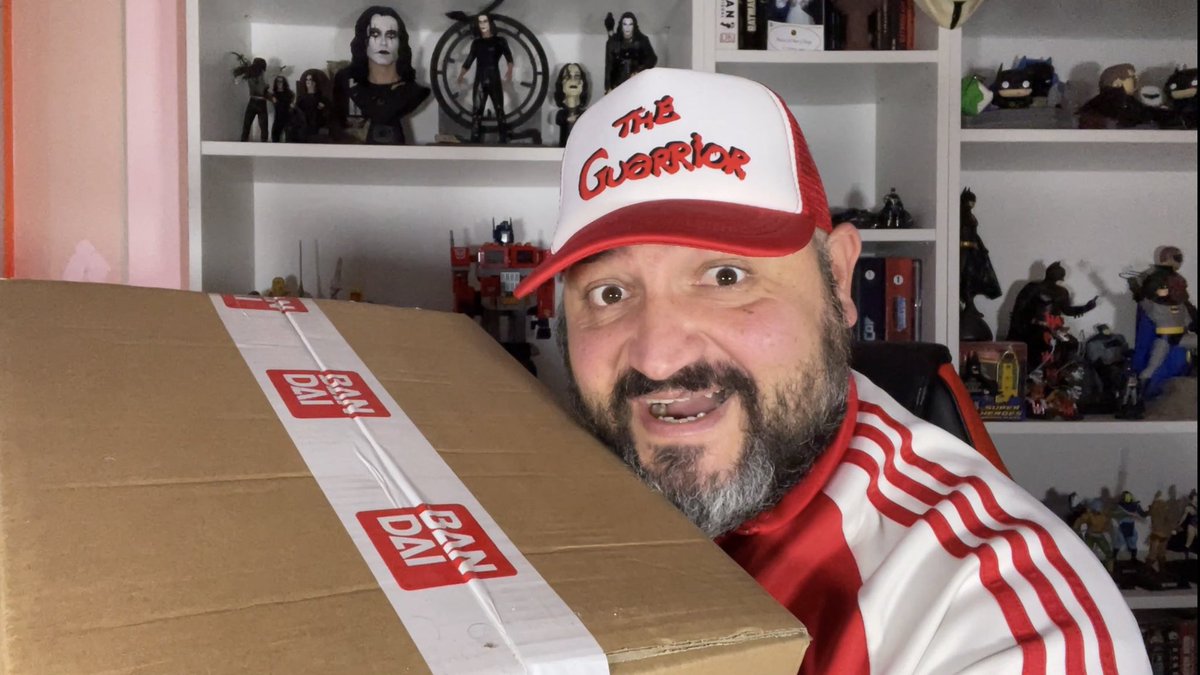 Guarrior10's tweet photo. Ojo a la pedazo de trozo de caja que me acaban de enviar los amigos de @CollectorBandai !!!
Atentos porque en breve os bat-enseño lo que hay. https://t.co/Ko1oOeHaKC