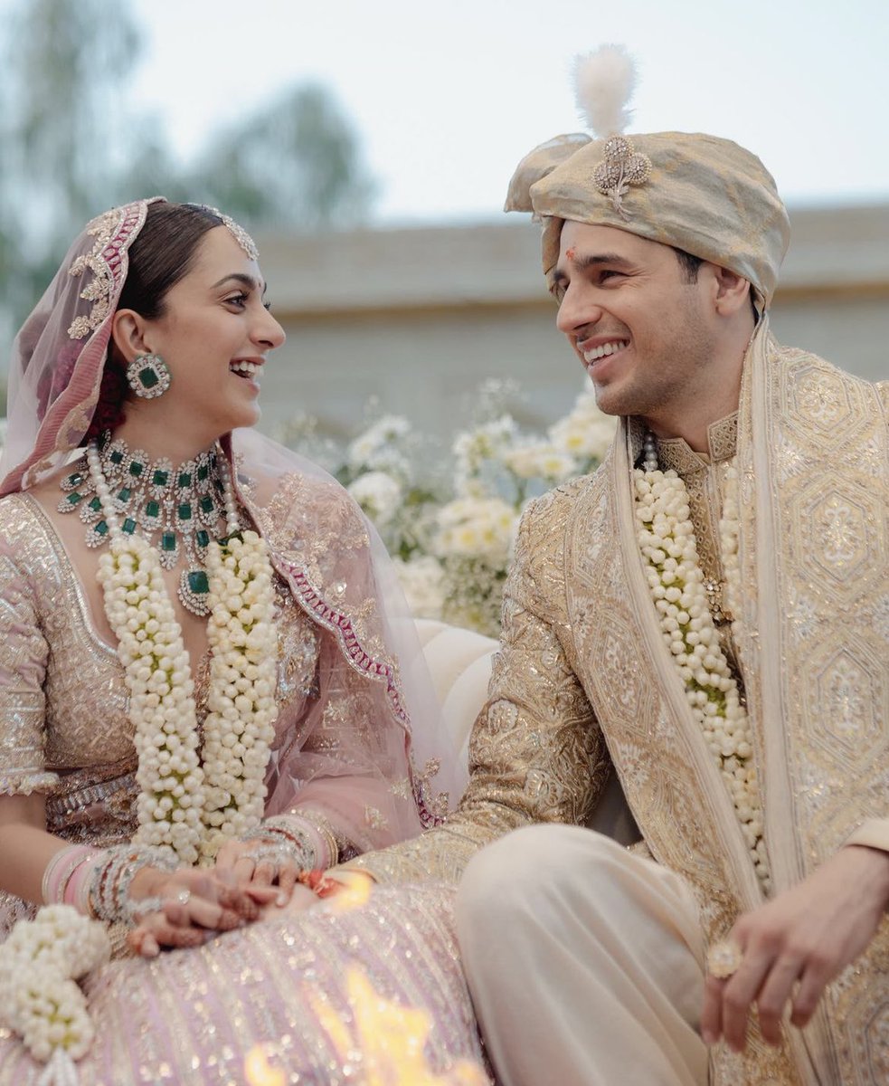 Snuggle_Kitty_'s tweet photo. Ohhh my babies 😭❤️🥵

#SidKiara #SidKiaraWedding #SidharthKiaraWedding #SidKiaraKiShaadi #SidharthMalhotra #KiaraSidharthwedding #KiaraAdvani https://t.co/zj8iX6nGo4