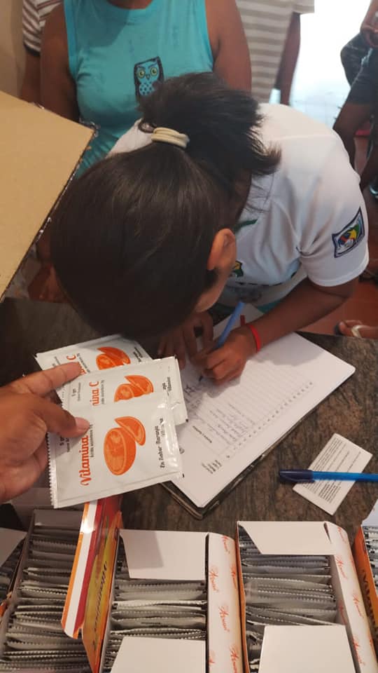 BoliviaRegimen's tweet photo. Precautelando la salud de la población penitenciaria, el Área Médica de la #DDRP de #SantaCruz, hace la entrega de vitamina C a #ppl del PC2 del Centro de Rehabilitación #Palmasola. 
#UnidosHaciaElBicentenario 
#LaReinserciónSocialEsPosible https://t.co/k2r4yw1fQR