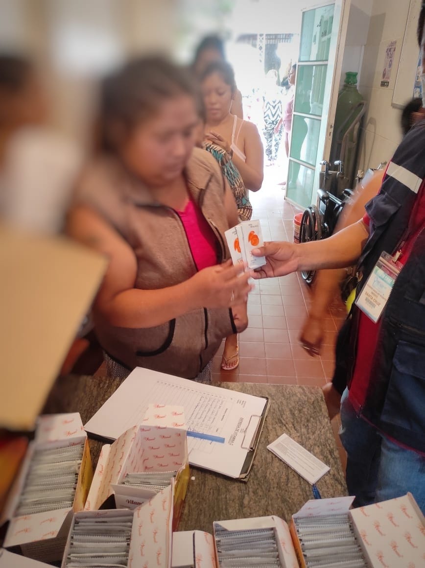 BoliviaRegimen's tweet photo. Precautelando la salud de la población penitenciaria, el Área Médica de la #DDRP de #SantaCruz, hace la entrega de vitamina C a #ppl del PC2 del Centro de Rehabilitación #Palmasola. 
#UnidosHaciaElBicentenario 
#LaReinserciónSocialEsPosible https://t.co/k2r4yw1fQR