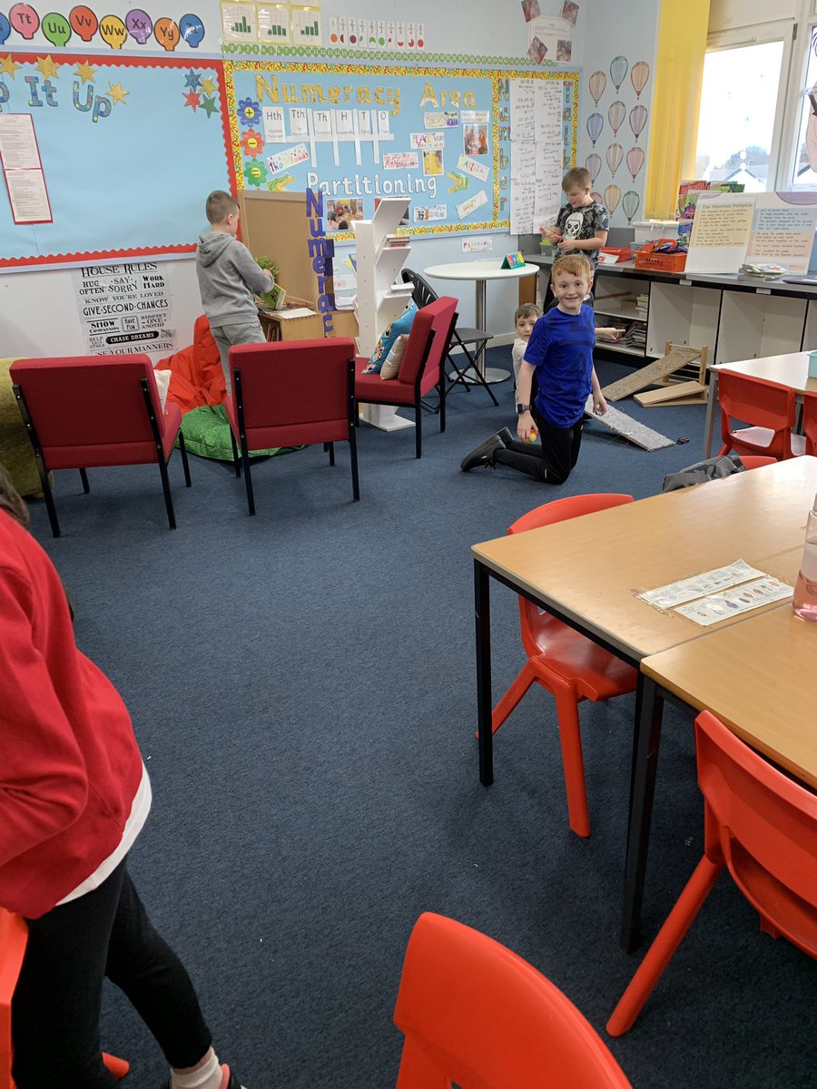 MrsFlemingP4's tweet photo. P4 have been experimenting with forces and measuring using a newton metre. https://t.co/BRtb1osgkz