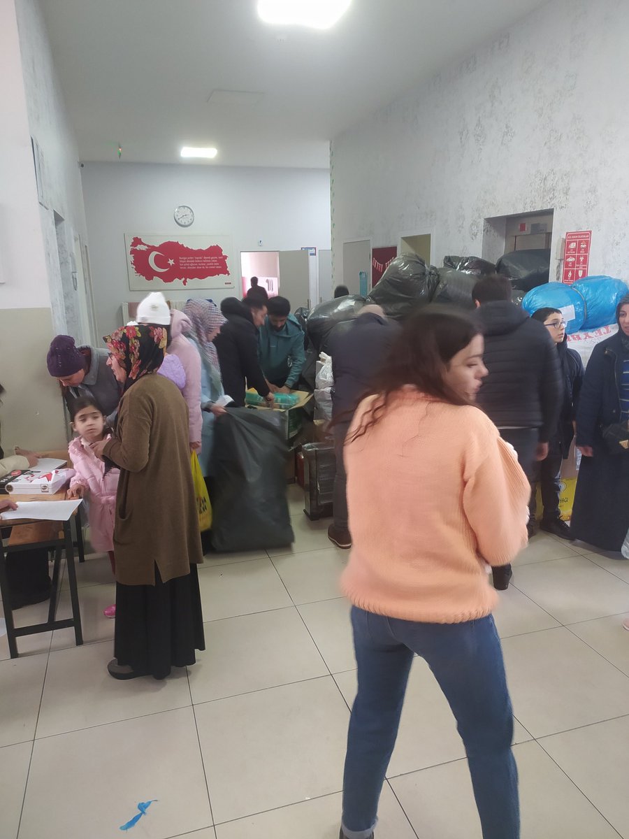 Zor günlerden el birliği ile çıkmak dileğiyle 🙏
 📍Esenyurt Sultan Alparslan Ortaokulu

#hatayyardimbekliyor 
#deprem 
#Kahramanmaras 
#gaziantepdeprem
#elbistanyardim 
#pazarcıkdeprem