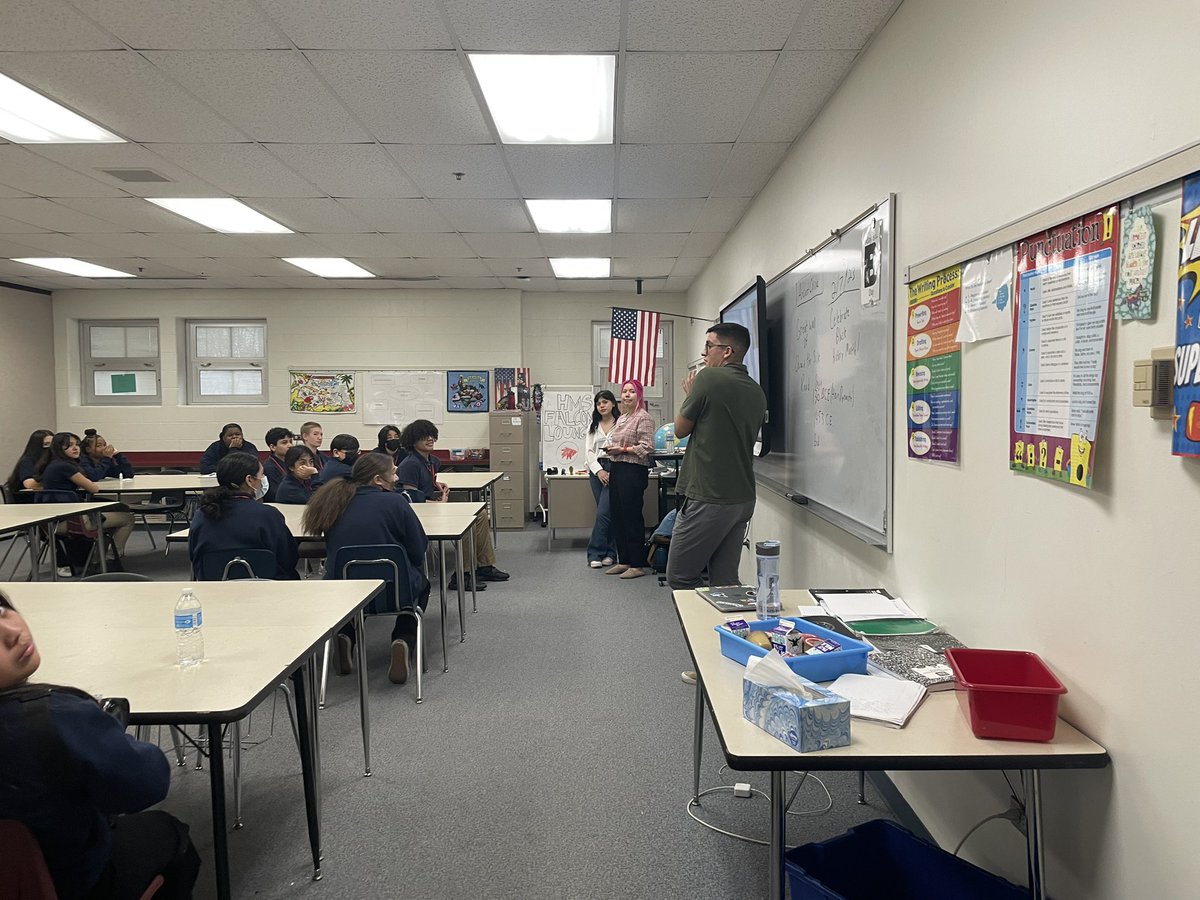 ConicDal's tweet photo. @HeritageD100 6th Grade welcomed the guest speakers today to share their Passions! Thank you to everyone who came to share! #HMSFalcons #D100inspires #D100inspira #PassionProject #WhatsYourPassion https://t.co/0xtdTx6Owu