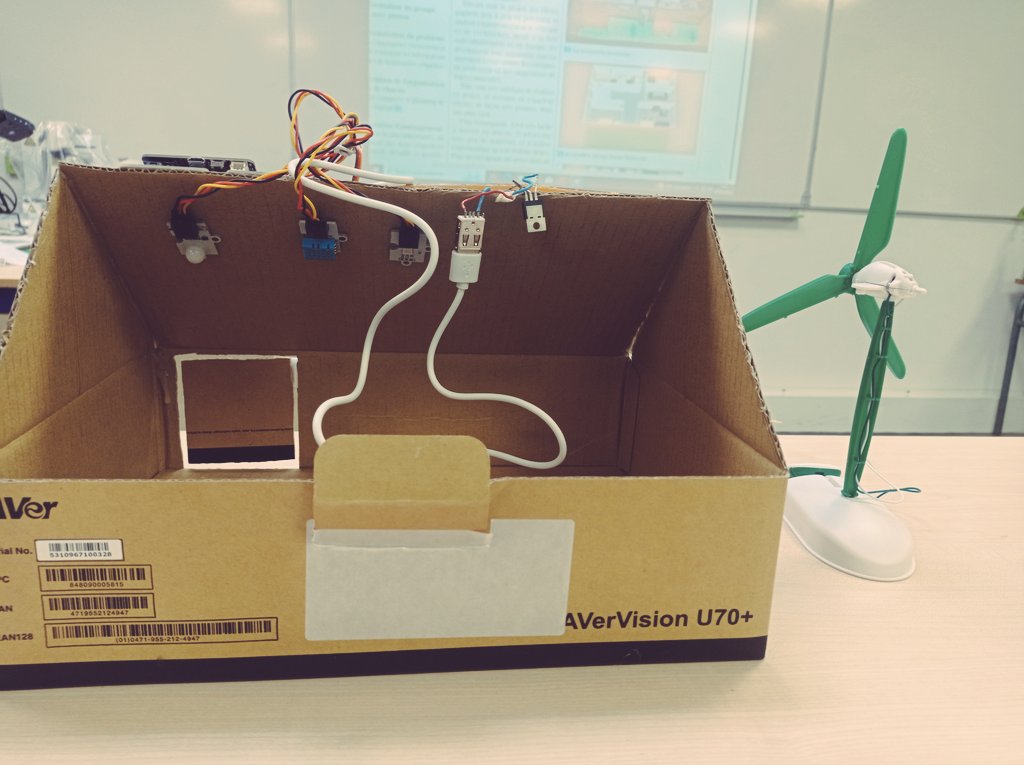 H_AMAROUCHE's tweet photo. Premier prototype de notre maison connectée avant la phase finale.
#microbit #microbitedu #STEMeducation #STEM #steam #technologie #technocollege #scratch #coding #elecfreaks #kubii #vittascience #accreteil #arduino https://t.co/aKA0MG0LXS