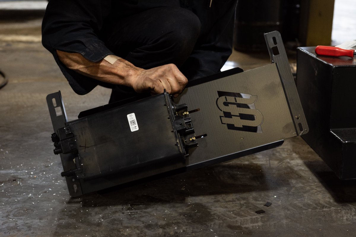 StrictlyDiesel2's tweet image. Goodbye fuel stops; hello smooth, efficient drives! Our crew can upgrade your rigs' stock tank to a Transfer Flow system. Get more range &amp;amp; peace of mind! Visit us online today! strictlydiesel.com or strictlydieselrepair.com
#FuelUpgrade #StrictlyDiesel #Transferflow