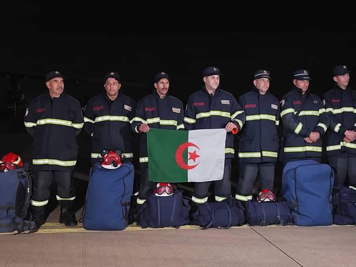 #Cezayir Türkiye'ye kurtarma ekipleri gönderdi.
Müslüman müslümanın kardeşidir boşuna söylenmemiş.