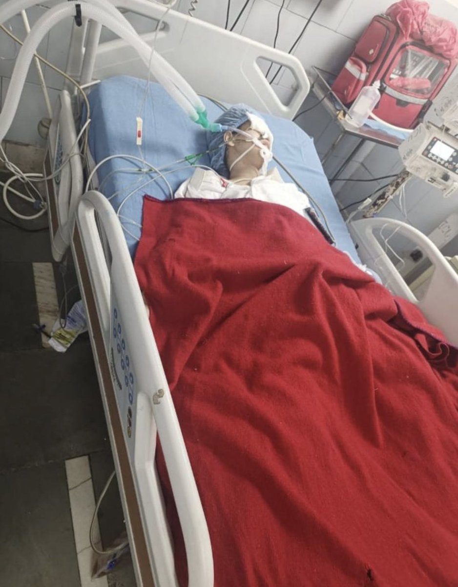 Zeeshan_pasha6's tweet photo. सानिया के पेट में दर्द था!

उसे दिल्ली के बारा हिंदू राव हॉस्पिटल में भर्ती कराया गया!

इलाज के दौरान सानिया का पेट चीर कर सारे ऑर्गन निकाल लिए गए!

और उसके पेट के अंदर प्लास्टिक भर दिया गया!

और उसकी लाश को परिवार वालो को सौंप दिया गया!
#Delhi https://t.co/WJXoeuxQys
