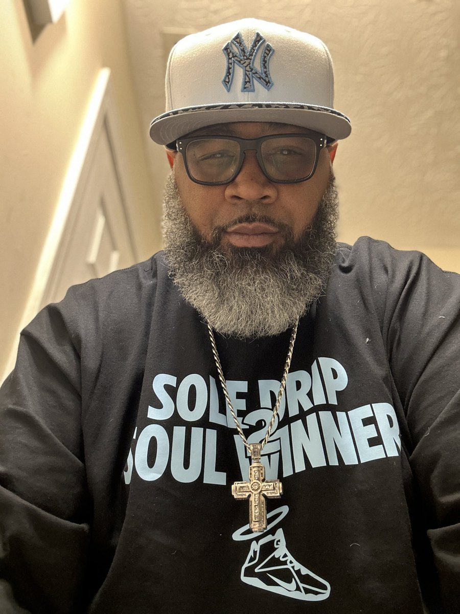 DaryleLSmith's tweet photo. Barber Trip
Dope Drip
#Lebron19
#YankeeFit
#Spongebob #SoleSoul @uncle_rjs
@Tyreatt @ahmiryoung
@FrshPhade
@KidFromTheX @CallMeCoachVP @LiCkMyJs @TheDon8708 @LexxDaTurtle @mdeeeeee_ @MagMr44 @CoachWes03 @ALilBitOfEryn @IngloriousGUIDO
@kp0pkicks @rjolli007 @Just_JeNiNE_ https://t.co/Lkm5ZTNcp7