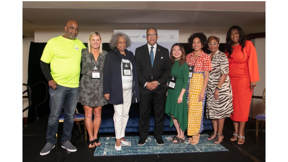 GoogleNewsInit's tweet photo. Congrats to @DrBenChavis on his Lifetime Achievement Award, presented at last week’s @NNPA_BlackPress’s Midwinter Training Conference! We were proud to support the event, which gathered more than 40 publishers from Black news orgs to share best practices on digital innovation. https://t.co/oxumUR2NnB