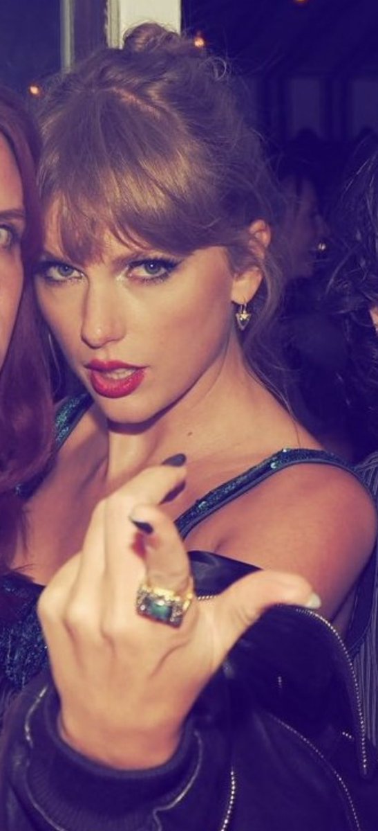 8ft Lesbian Flag With Taylor Swift s Face On On Twitter RT lesbore 