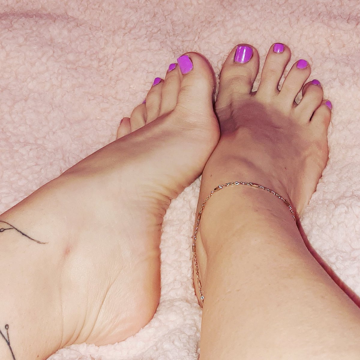 DemToesDough's tweet photo. Good morning 💋 ⬇️⬇️⬇️
👑https://t.co/Pouf8MYRez👑
#feet #onlyfans #onlyfansFree
#onlyfansgirl #onlyfan #onlyfanspromo #feetfethish #FeetPictures #FeetPicture #feetpicsforsales #feetfinder #onlyfansmodel #footmodel #feetpic #feetselling #feetseller #toes #solestoes #barefoot https://t.co/ggctfCaq6F