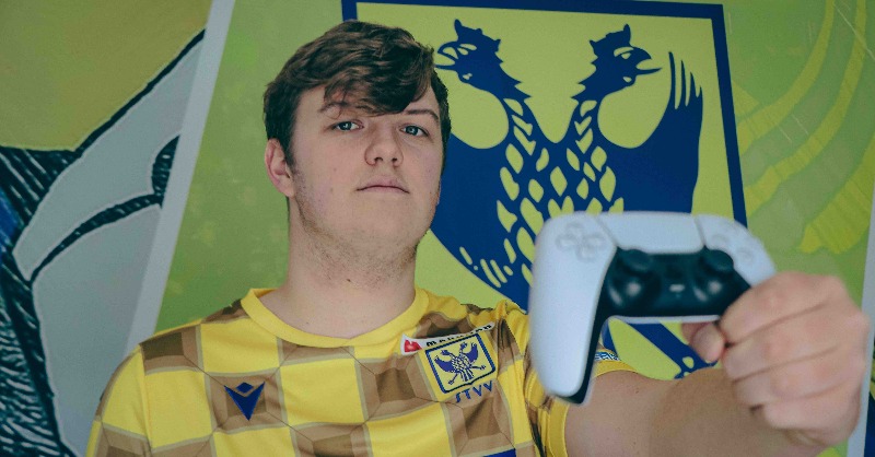 stvv's tweet photo. 🤩 Morgen begint de ePro League in haar nieuwe format. 
🎮 @SnlleJell3 neemt het op tegen RSC Anderlecht morgen. Bekijk de wedstrijd op YouTube: https://t.co/FJyNmI8RWk vanaf 13u00.