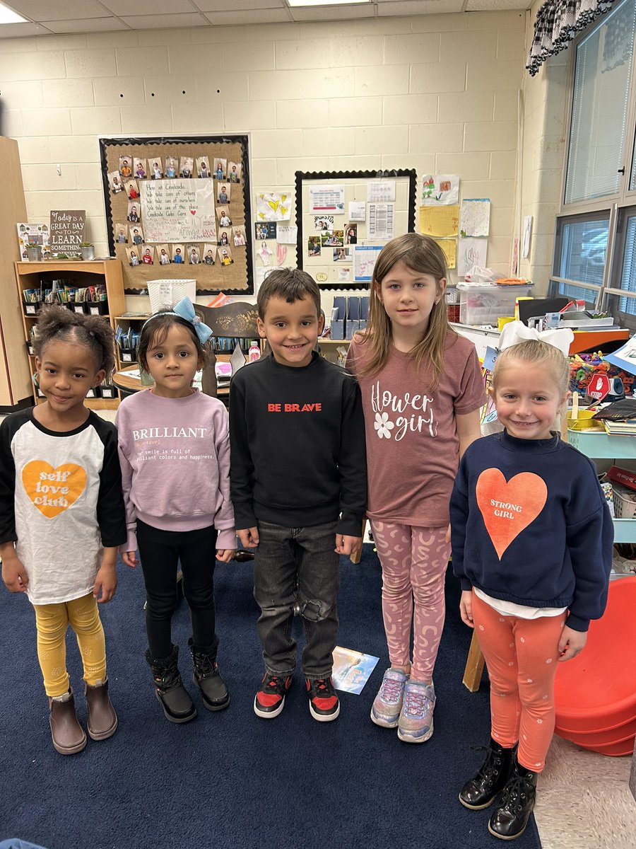 Love that these Kinders wear their positive talk tees on Tuesday ❤️ <a href="/Creeksidetweet/">Creekside ECS</a> #NeedtoSucceedCECS #WEareLakota