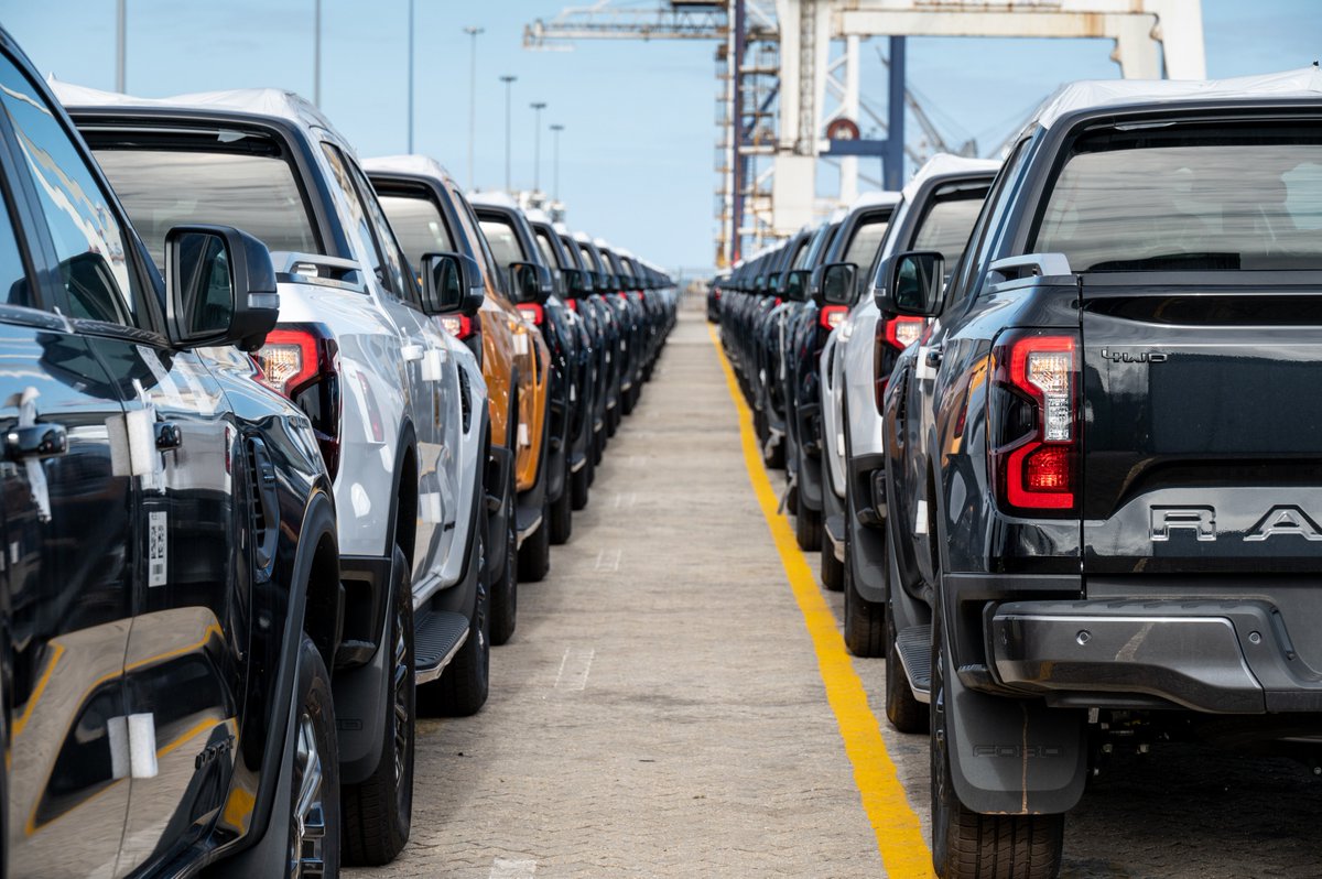 FordPolska's tweet image. 👉#FordPolska Biznes

Ford rozpoczyna eksport nowej generacji #FordRangera z RPA🇿🇦

 ▫️ Rozpoczęcie eksportu następuje po inwestycji o wartości 1,05 mld USD w zakład montażowy Ford Silverton i zakłady dostawców w Pretorii oraz 600 mln R w fabrykę silników Struandale w Gqeberha