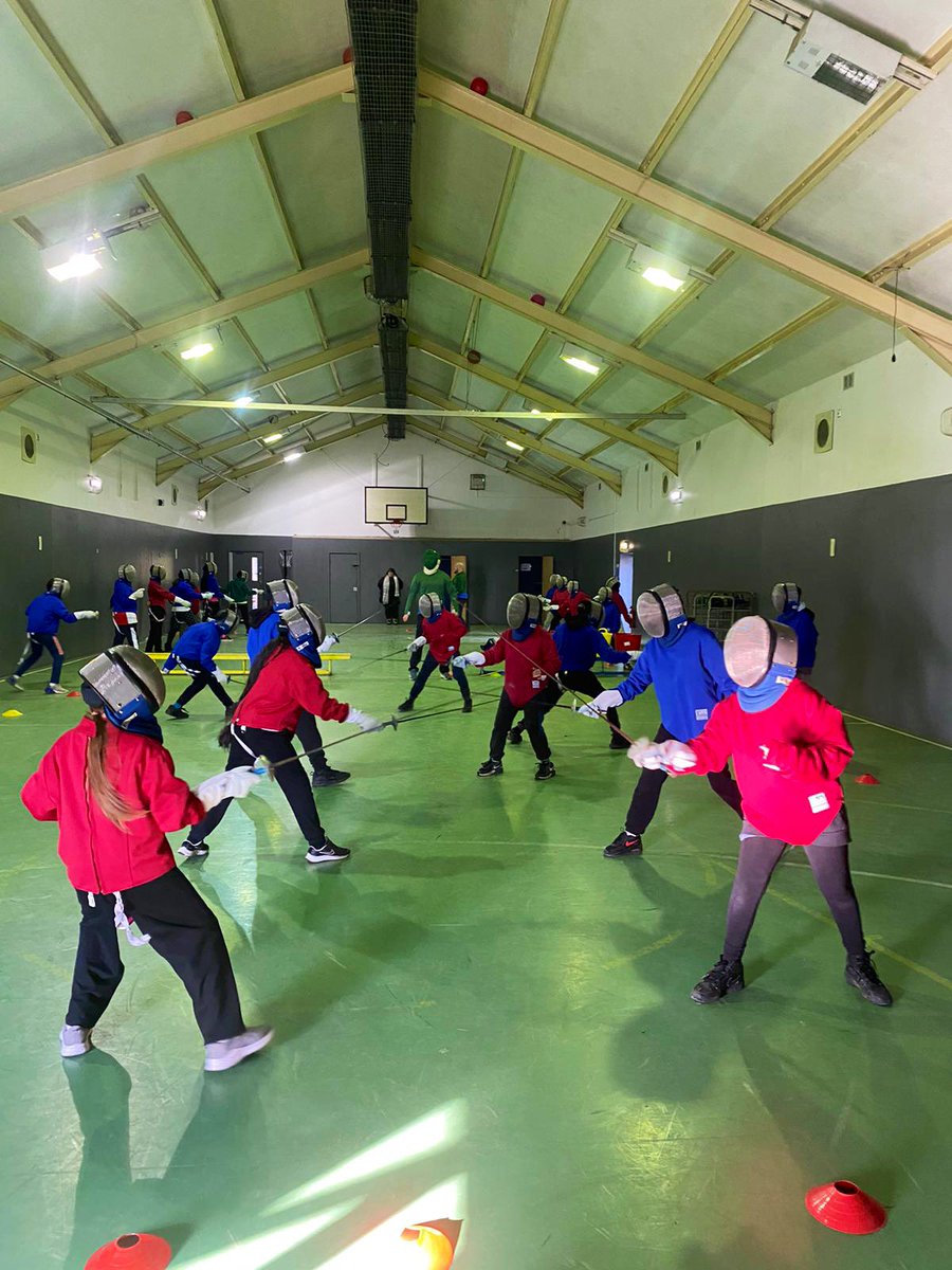 woodberrydownN4's tweet image. Our #WoodberryDown #Year6 pupils enjoyed an afternoon of fencing today. As always, we were expert after one lesson! #NWFed