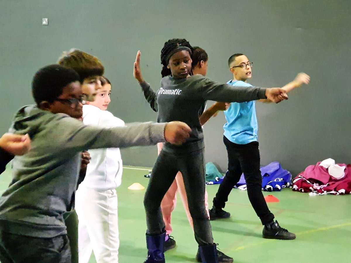 woodberrydownN4's tweet image. Our #WoodberryDown #Year6 pupils enjoyed an afternoon of fencing today. As always, we were expert after one lesson! #NWFed