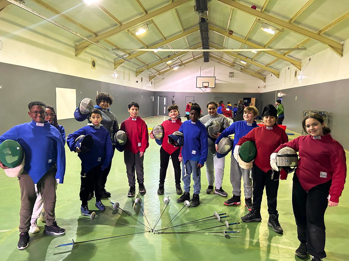 woodberrydownN4's tweet image. Our #WoodberryDown #Year6 pupils enjoyed an afternoon of fencing today. As always, we were expert after one lesson! #NWFed