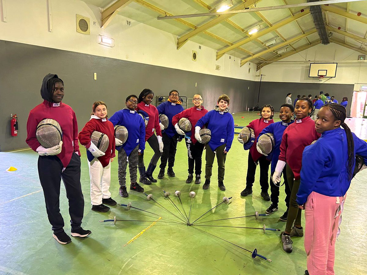 woodberrydownN4's tweet image. Our #WoodberryDown #Year6 pupils enjoyed an afternoon of fencing today. As always, we were expert after one lesson! #NWFed